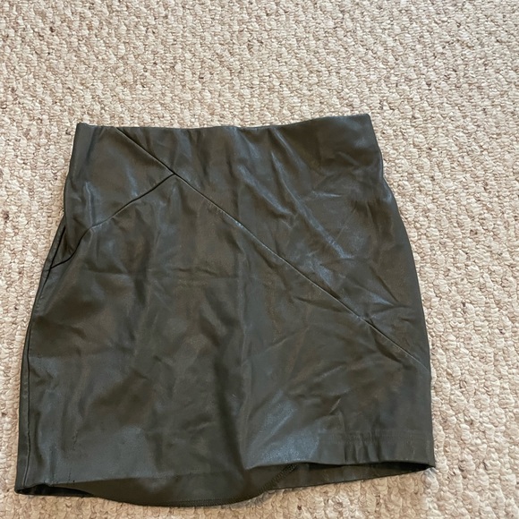 Two Medium Dynamite Skirts - Picture 9 of 10